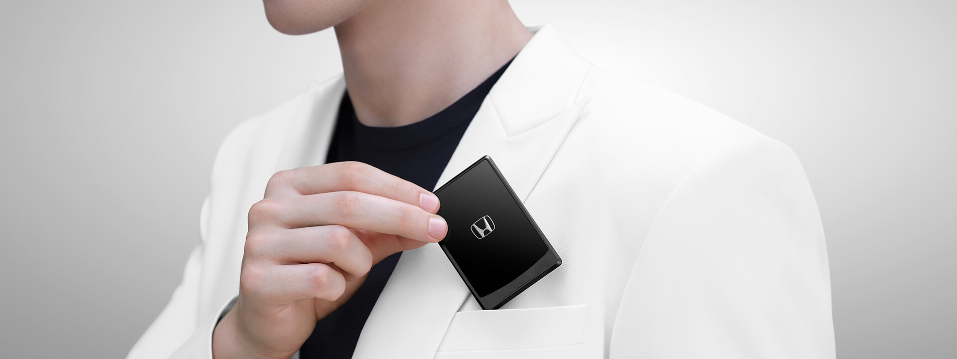 Honda Smart Key Card ระบบควบคุมประตูแบบอัจฉริยะพร้อม Honda Smart Key Card ใหม่ ดีไซน์เรียบหรู พกพาสะดวก ให้คุณล็อกและปลดล็อกรถได้อย่างสะดวกสบาย เพียงแค่พกการ์ดไว้กับตัว